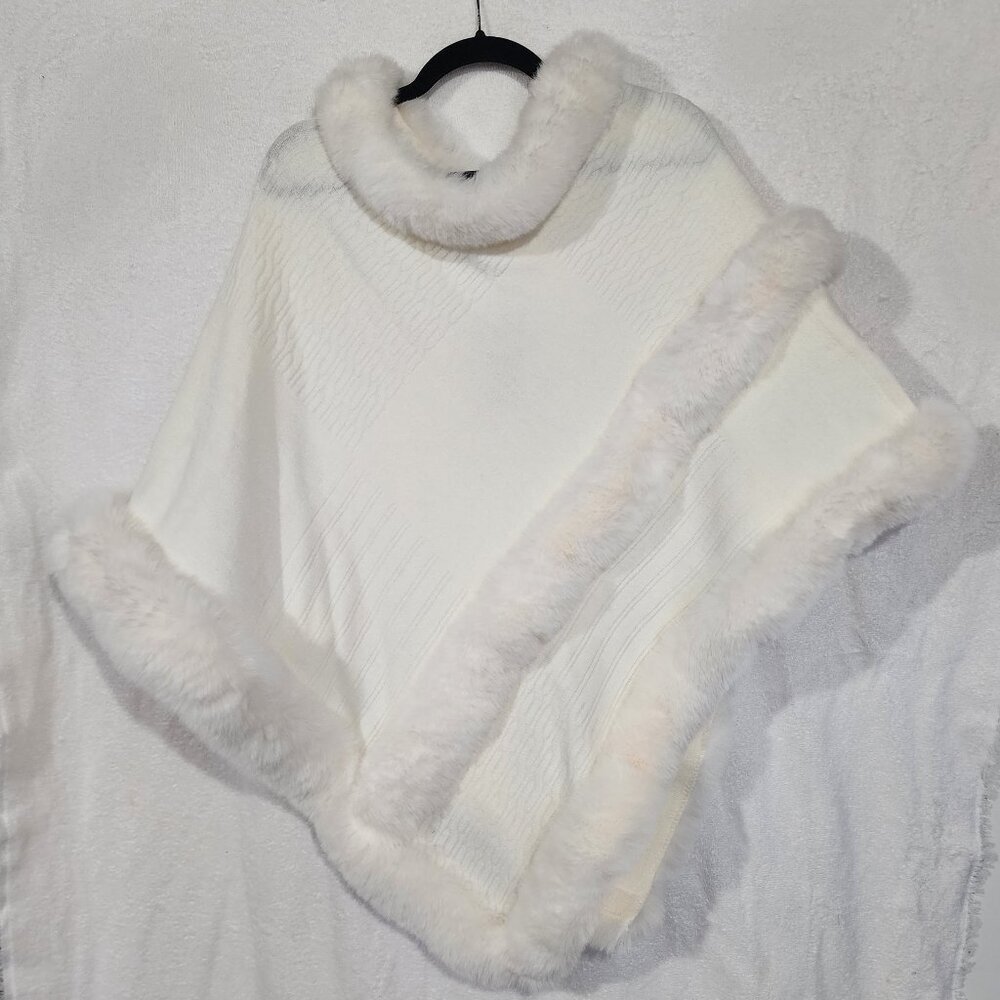 NWT Le Moda Women White Ivory Faux Fur Cowl Neck Poncho Sweater One Size Wedding